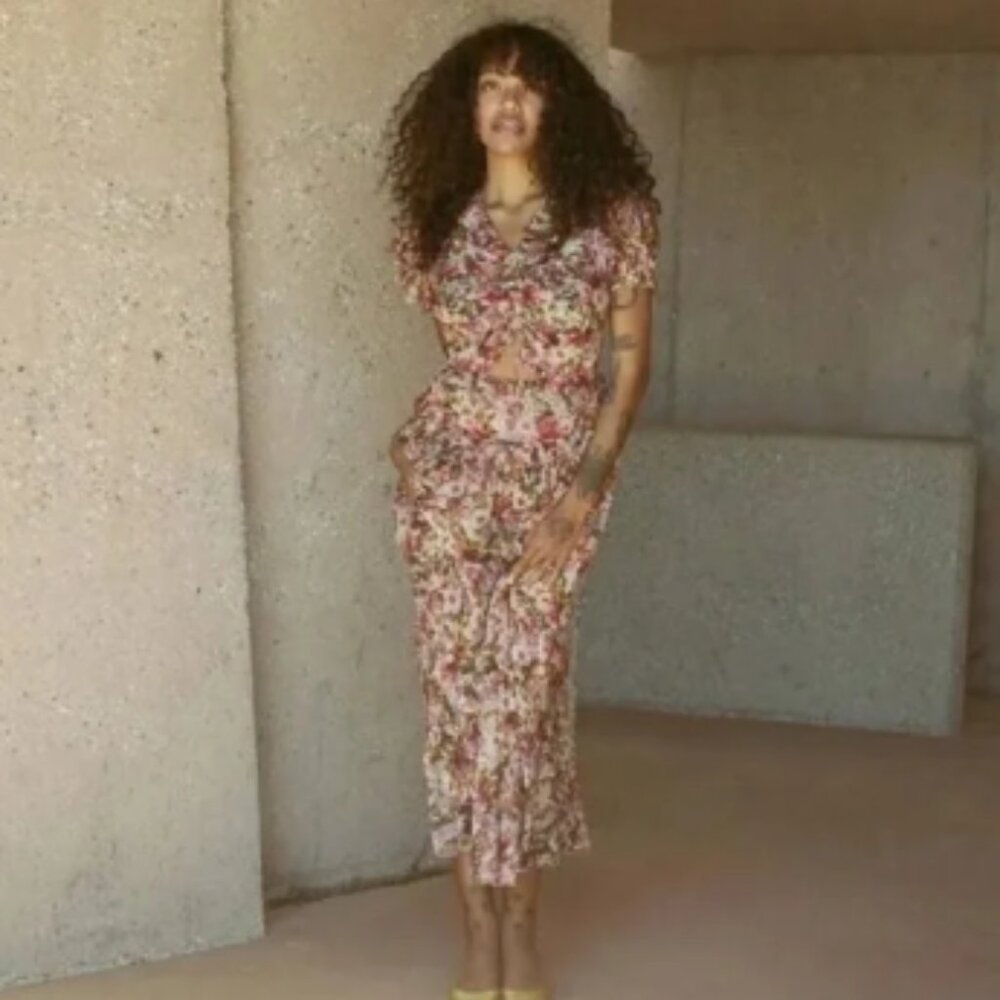 Does Esmeralda in Jardin du Palais Floral S NWT